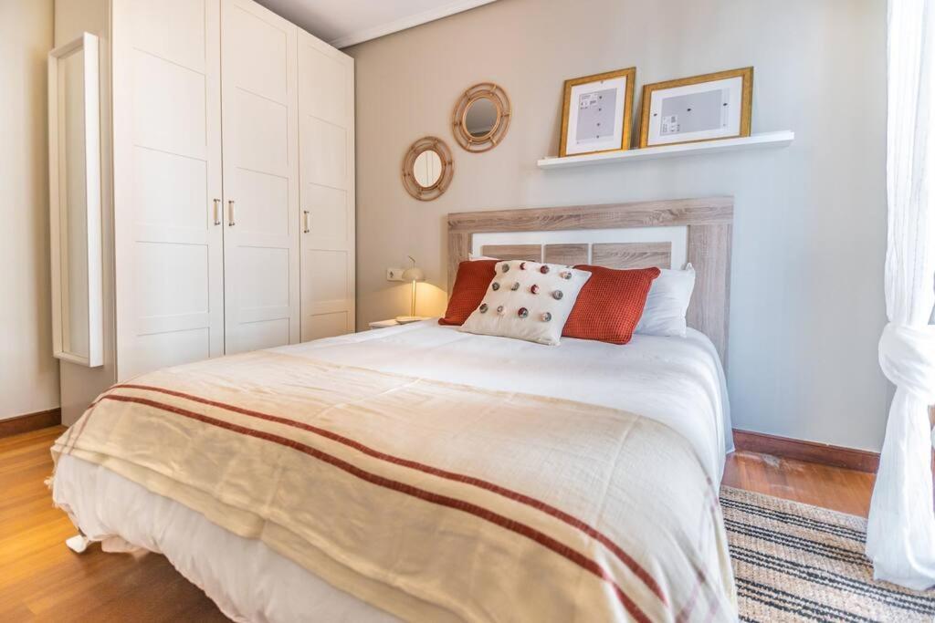 Piso De Diseno En El Casco Antiguo Apartment กาสโตร-อูร์เดียเลส ภายนอก รูปภาพ