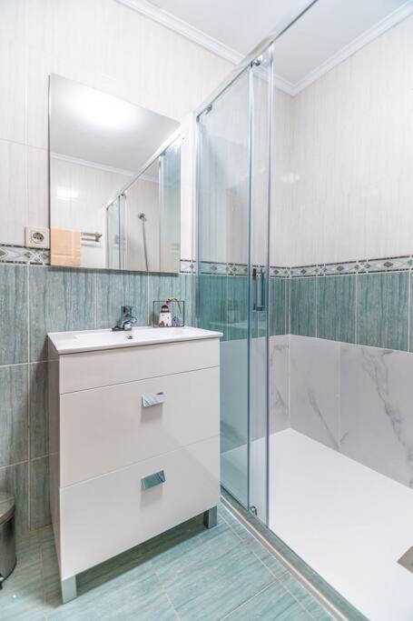 Piso De Diseno En El Casco Antiguo Apartment กาสโตร-อูร์เดียเลส ภายนอก รูปภาพ